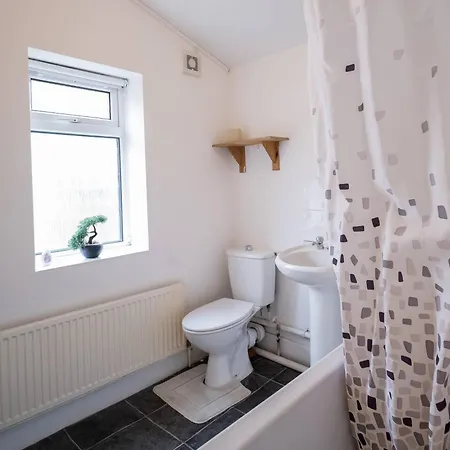 Lena St 3 Bedroom House Sleep 6- Long Contractors-free Parking