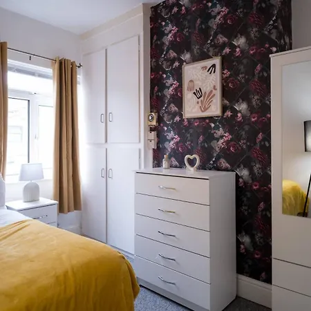 Holiday home Lena St 3 Bedroom House Sleep 6- Long Contractors-free Parking Bristol